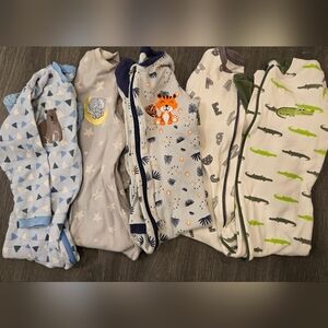 Lot of 5 pajamas size 24 months